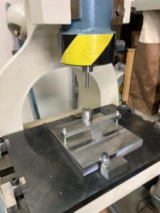 カシメ治具