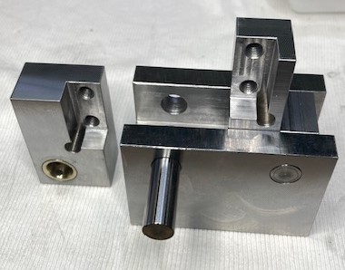 かしめ治具